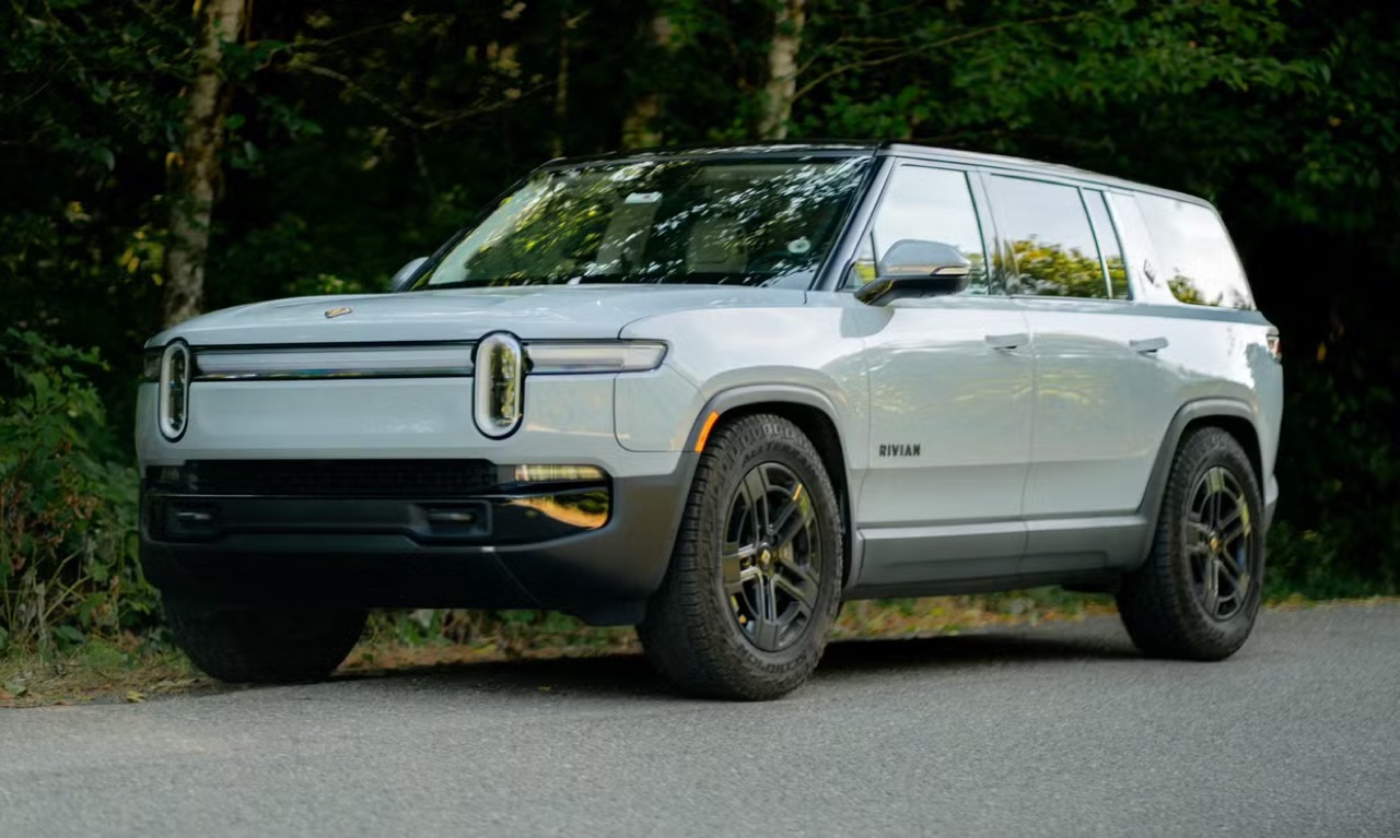 Rivian R1S 2025